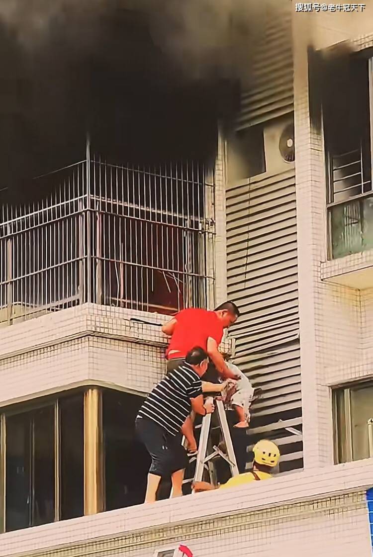 楼房起火，13岁男孩救了整栋居民——英勇少年的非凡之举