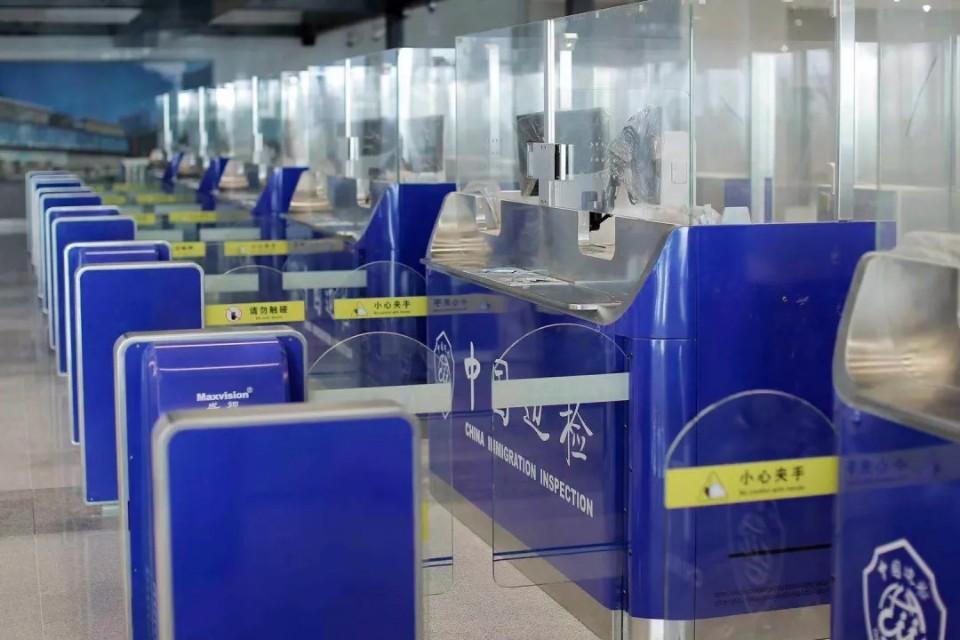 乘地铁奇遇，诡异人脸的迷离之旅
