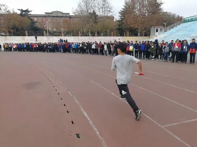 南开大学回应学生体测要跑一万米，挑战与反思