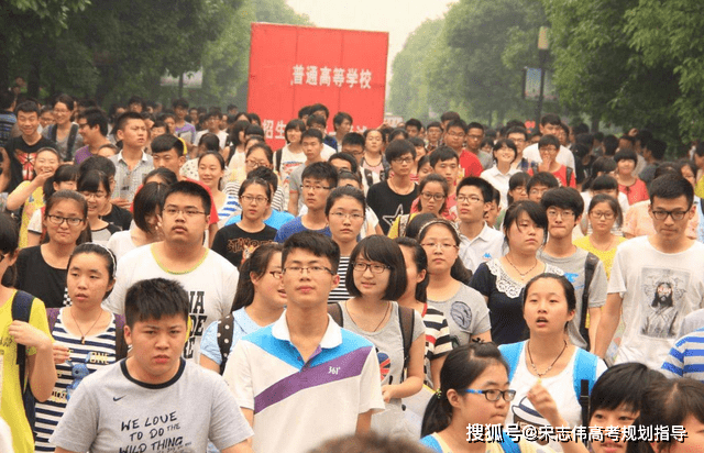 南开大学回应学生体测要跑一万米，挑战与反思