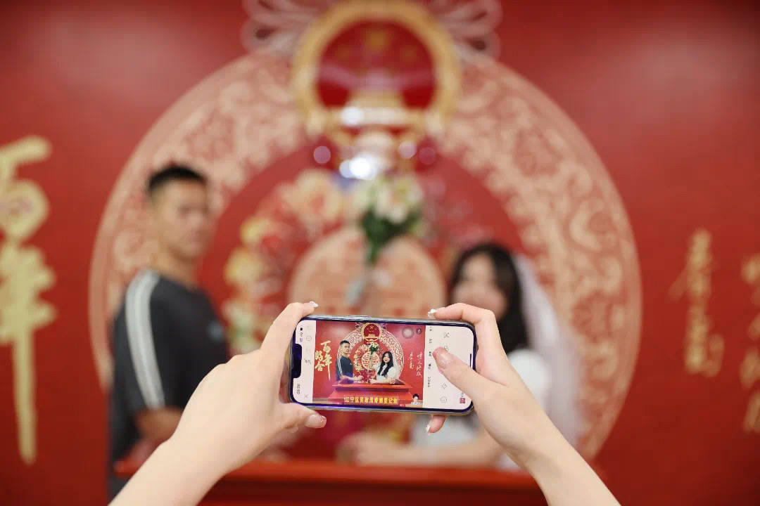 婚姻登记实行全国通办，打破地域限制，推动婚姻服务便捷化