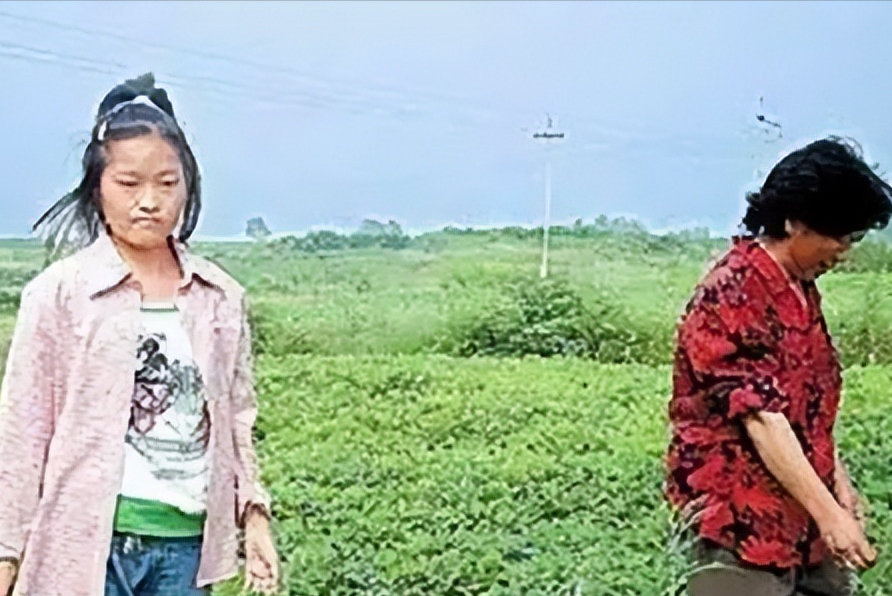 河南女子吃楮不揪险窒息，紧急救援下的生命故事