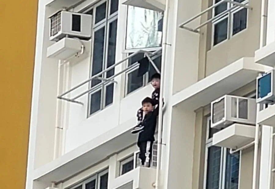 男孩贪玩翻上24楼窗外，一场惊心动魄的冒险之旅
