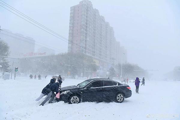 内蒙古遭遇大风袭击，天灾无情，人间有爱