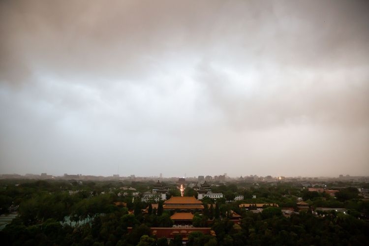 直击风沙过境现场，风沙侵袭下的现实与挑战