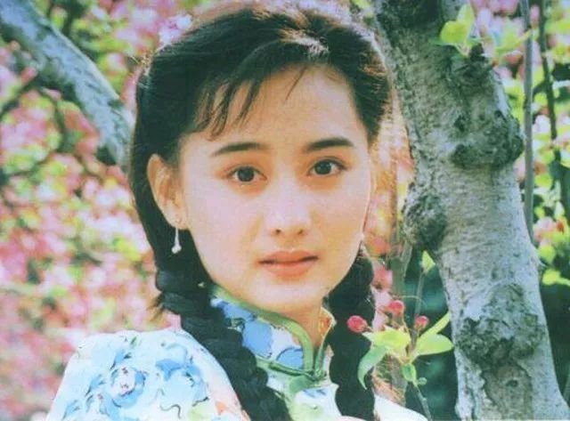 陈德容情感，演绎人生百态，探寻情感深度