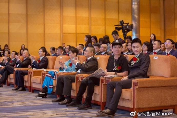 何猷君演讲视频，洞察商业未来的智慧光芒