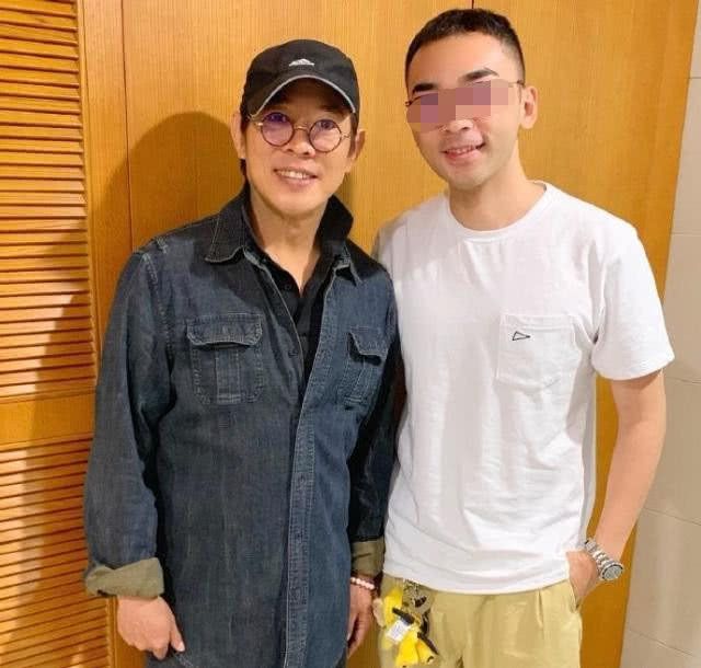 网友偶遇62岁李连杰，岁月静好，功夫不老！直呼不敢认！