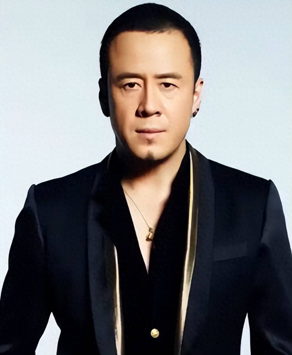 杨坤模仿者被起诉后涨粉百万，网络时代的双刃剑效应
