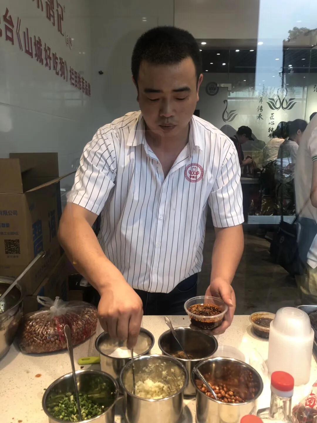 重庆荣昌卤鹅，传统卤味的独特做法与魅力