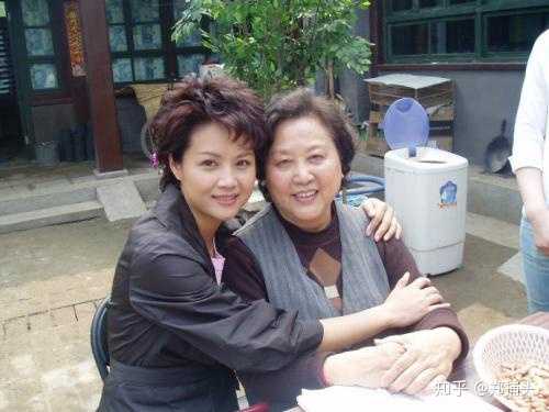 编辑部里的牛大姐与演员们的故事