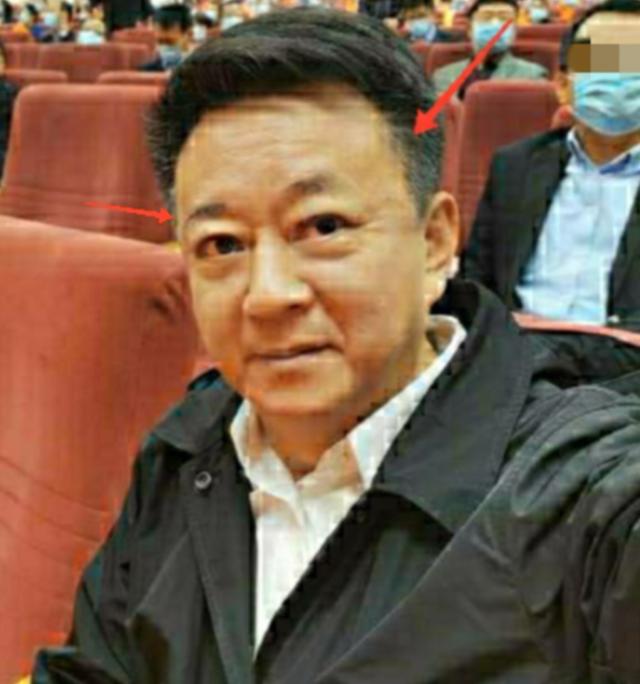 60岁央视名嘴张泽群近况揭晓，岁月留痕，风采依旧