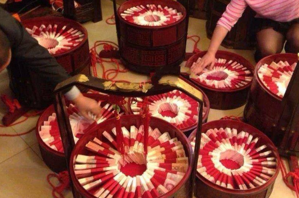绽放爱的光芒，2021年订婚仪式全新解读