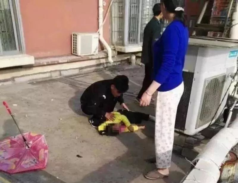 痛彻心扉的悲剧，女儿从25楼跳下身亡