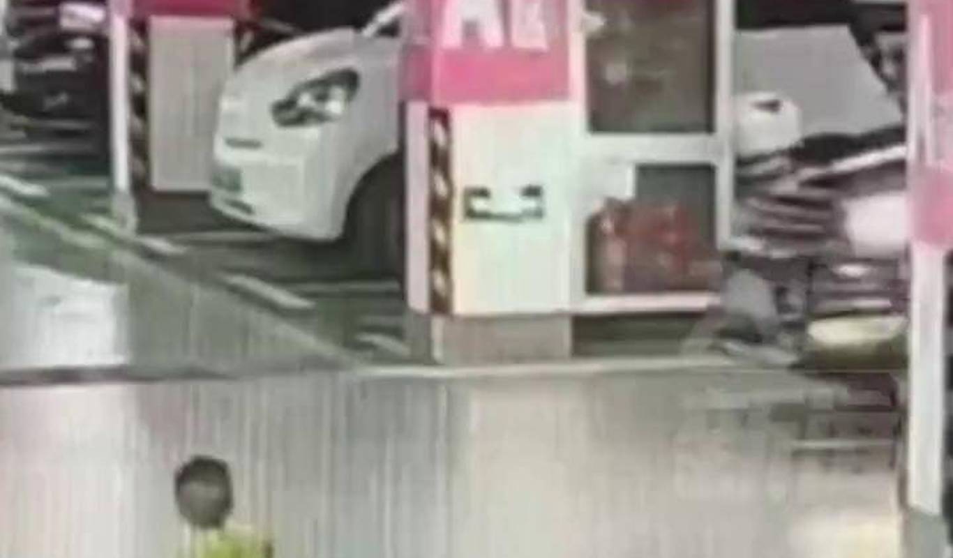 车库入口的危险，孩子玩耍被车辆碾压的悲剧与反思