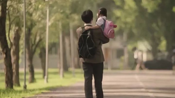 父亲接女儿途中意外接获案件，真相令人意想不到