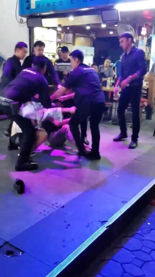 外国游客在泰酒吧骚扰女员工遭群殴事件引发热议