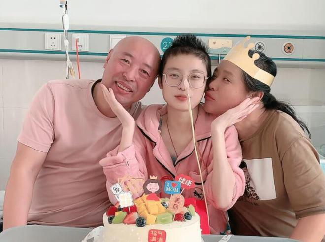 悼念与启示，缅怀逝去的网红玲宝——一位勇敢抗癌斗士的离去