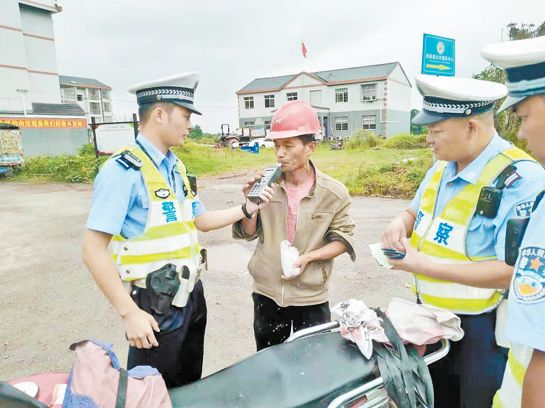 重庆荣昌区委书记谈交警职责，罚单不是目的，安全才是关键