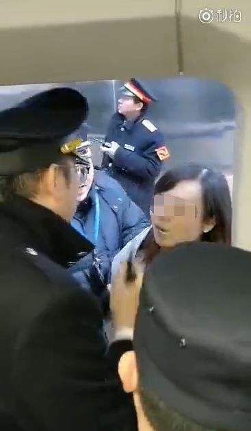 女子阻碍高铁发车行为的法律解读