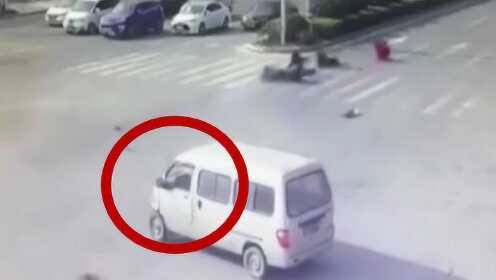 男子骑车闯红灯遭遇面包车甩尾撞倒事件分析