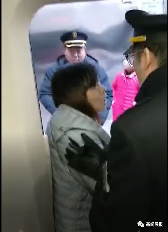 女子阻挡高铁车门等待丈夫事件，反思与启示