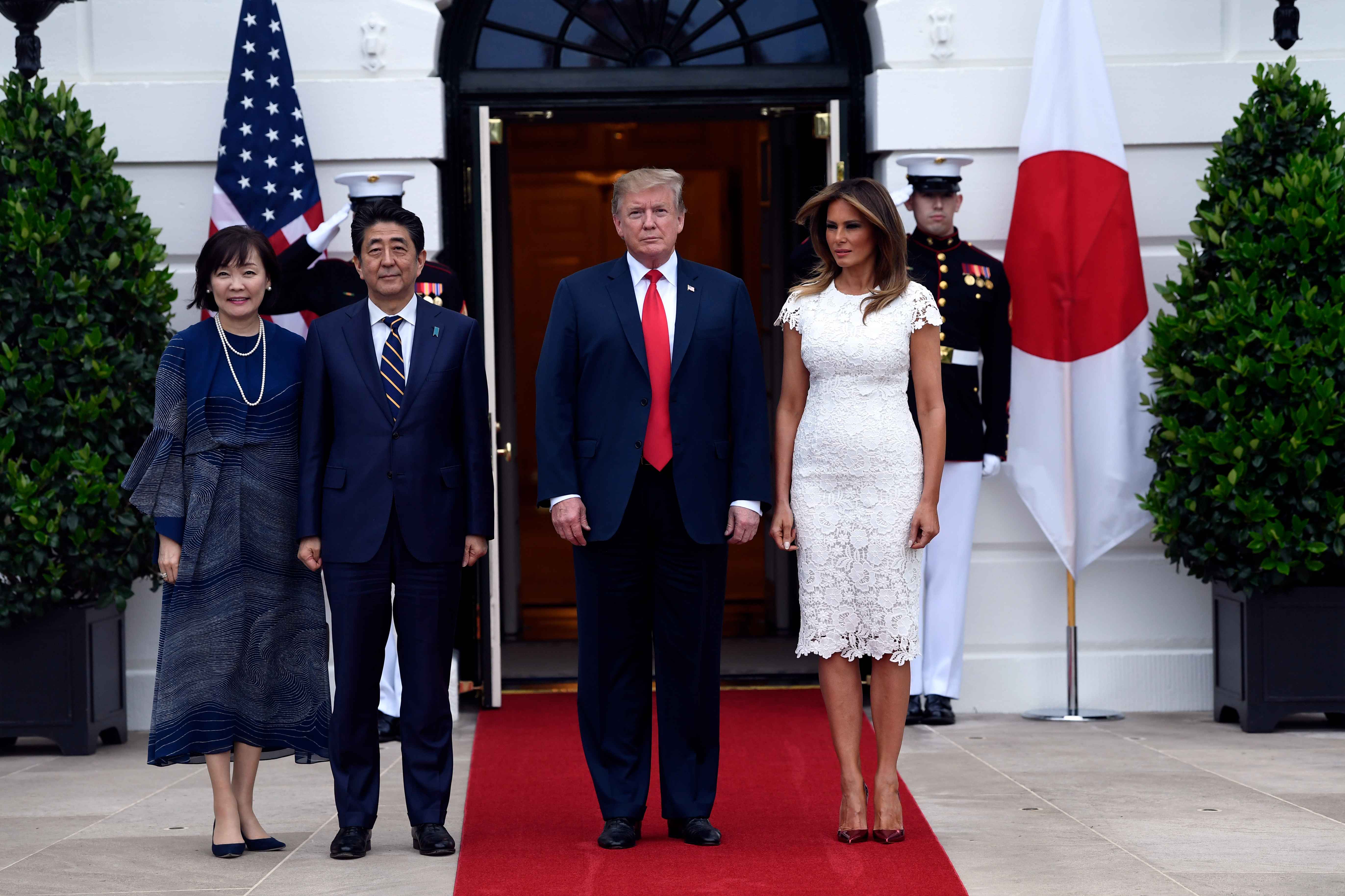 日方代表穿着睡衣得知特朗普参会，一场意料之外的国际风云变幻