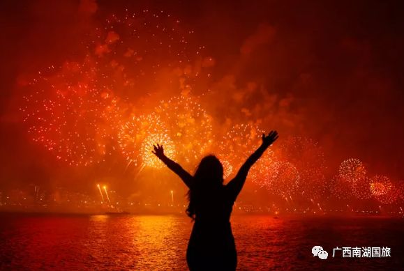 在版纳看到人生烟花，绚烂的旅程与感悟