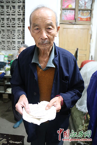 拾荒男子时隔两年上门还账，诚信与责任的坚守