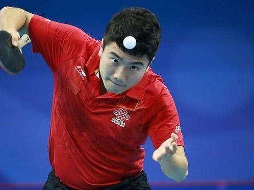 刘国梁携手王曼昱组成混双，与孩子们共享乒乓魅力
