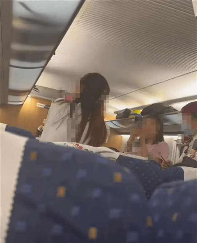 女子高铁上遭遇骚扰，男子挺身而出阻止