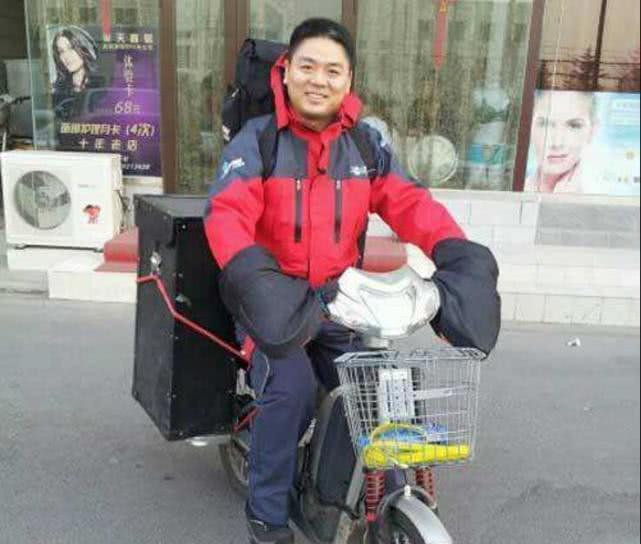 刘强东亲自送外卖