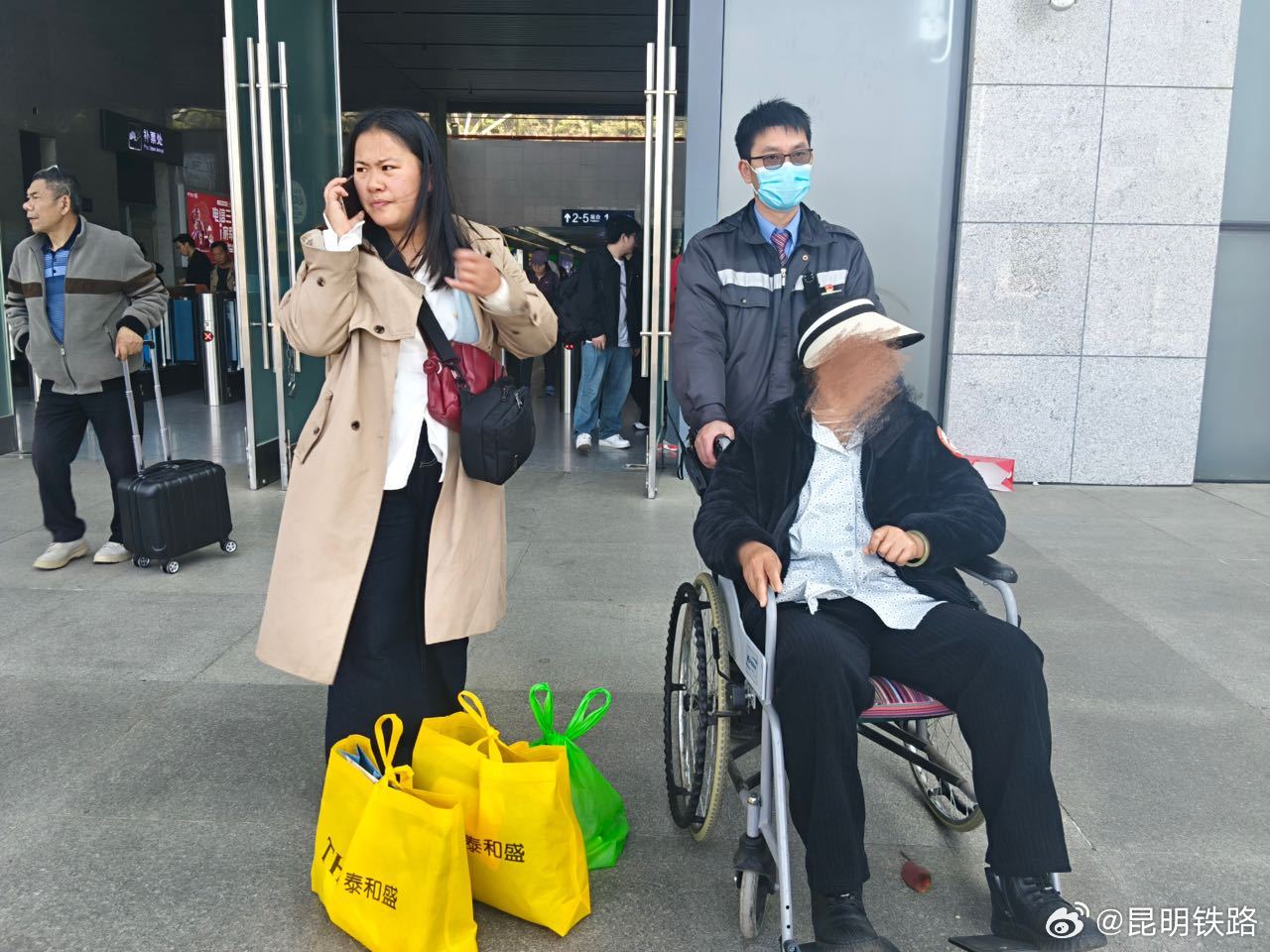 关于拿听障人士行李不还的思考