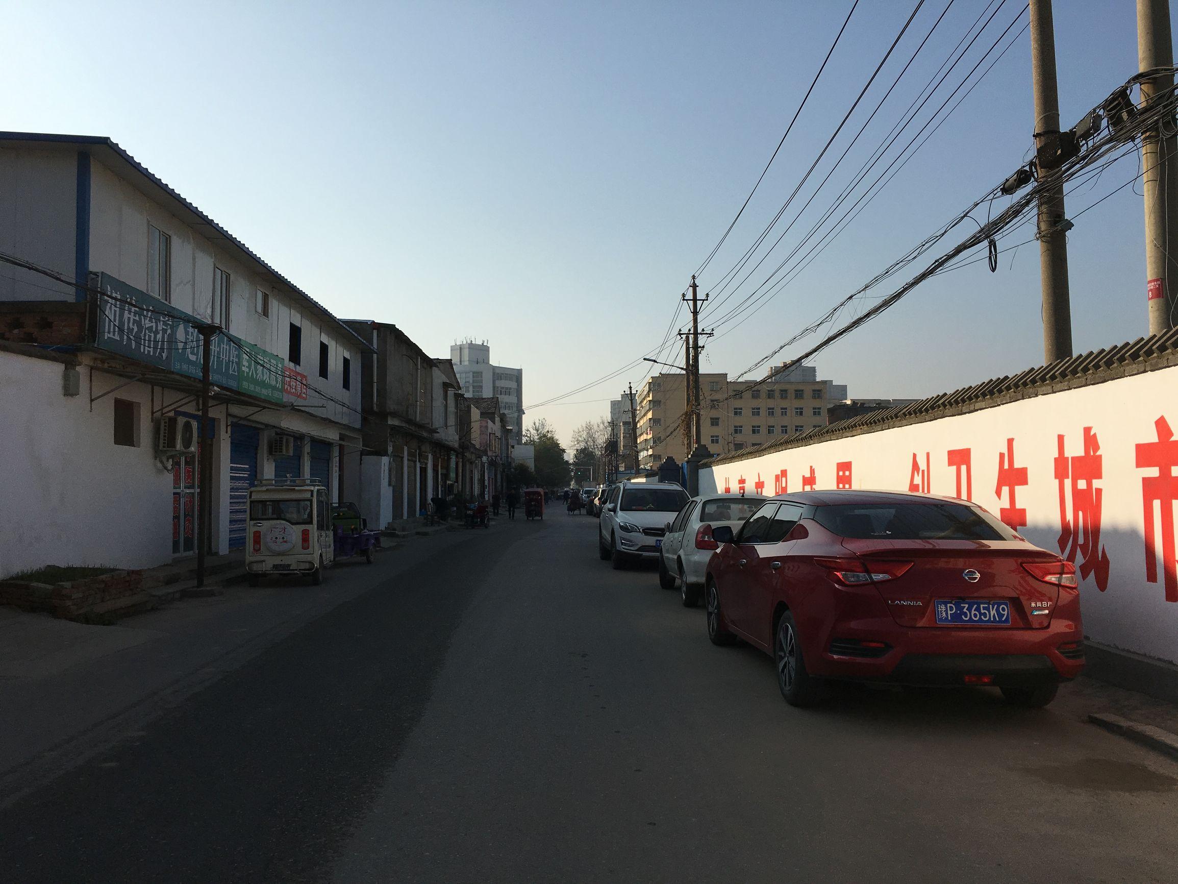 面对洒水车隔十分钟一趟的困扰，我们该如何应对？