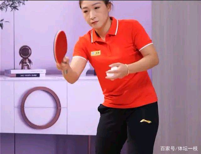 邱贻可分享与孙颖莎、刘国梁合影，体育界的星光交汇