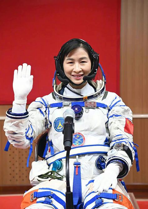 神二十发射时，航天员母亲的深情与不舍，一抹泪水的背后故事
