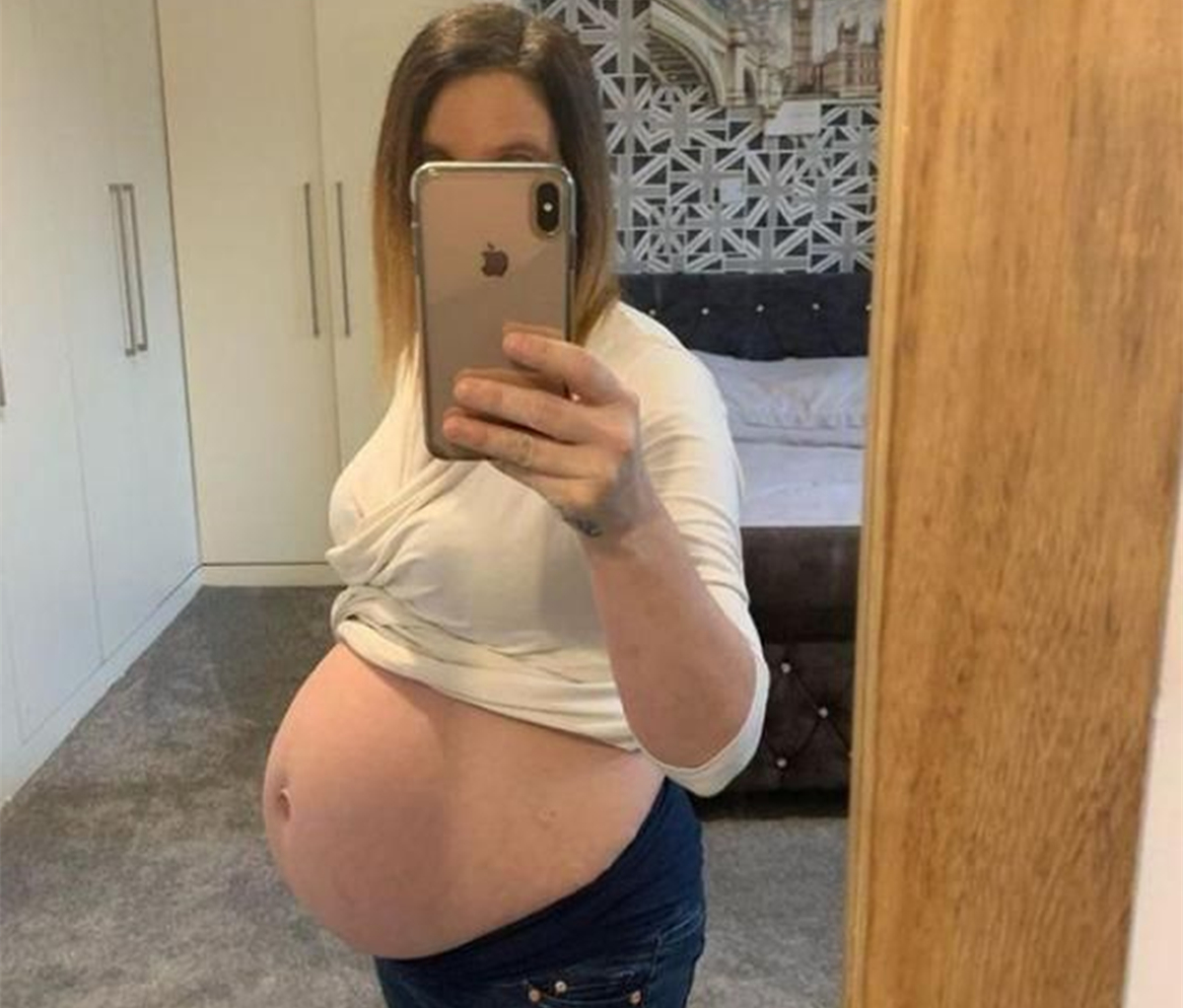28岁女儿回应48岁妈妈怀孕，两代人的共生与爱的力量