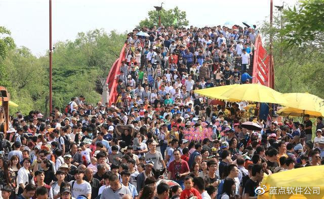 五一各景区人流爆棚，旅游热潮席卷全国