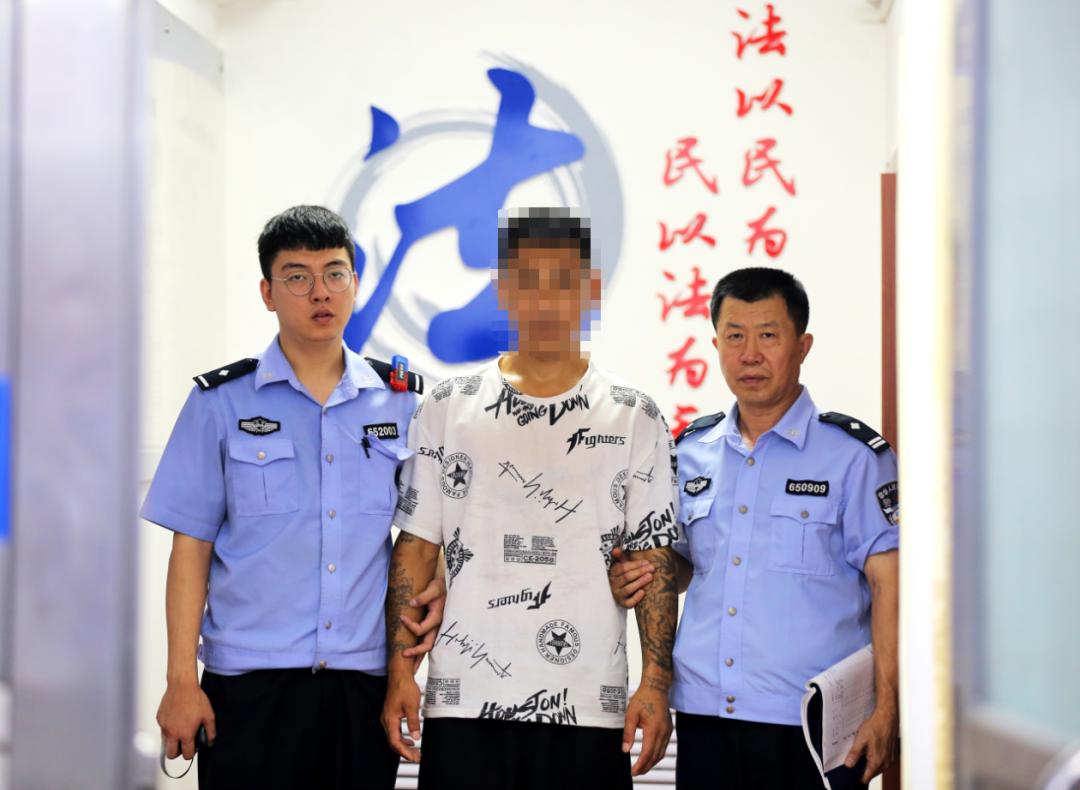 出狱后，高颜值女通缉犯转型主播之路，反思与警示