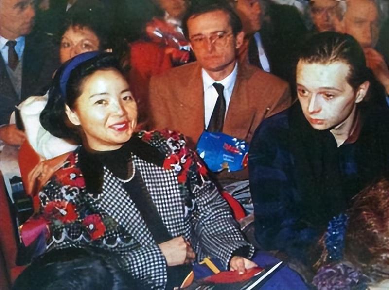 邓丽君与成龙私生子传闻被家属否认——真相揭秘