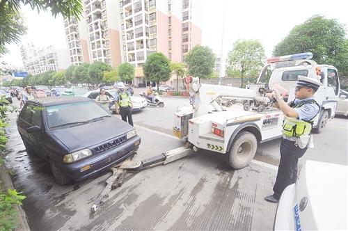 路边僵尸车，交警如何处理？