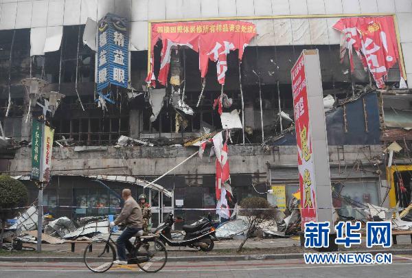 国务院安委会挂牌督办重大火灾事故，一饭店火灾造成22死，反思与行动并行