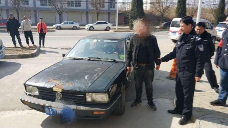 男子变卖路边僵尸车被拘留的视频，一则关于废弃车辆处理的警示故事