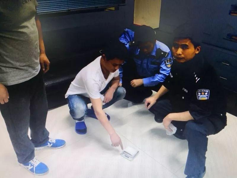 冰糖当毒品卖成网红，警惕网络时代的虚假诱惑