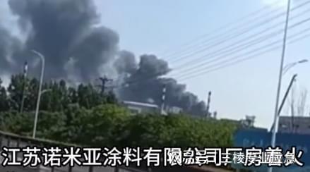 太原小区爆炸现场，烈火蔓延浓烟滚滚