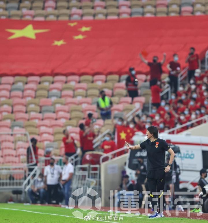 李铁接受采访视频，深度解读职业足球的激情与挑战