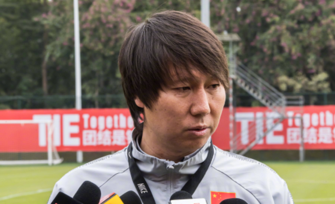 李铁接受采访视频，深度解读职业足球的激情与挑战