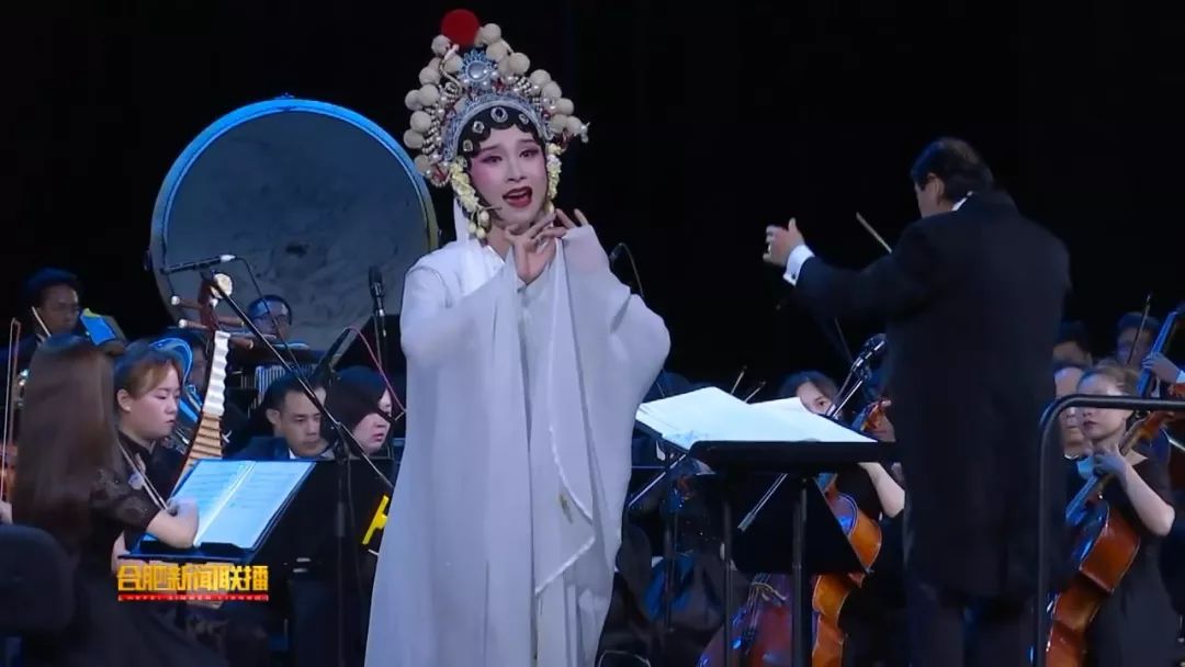 被中西合璧非遗鼓上舞美哭了，舞动的艺术交融之美