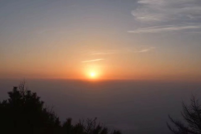 夜登泰山，共赏日出之美