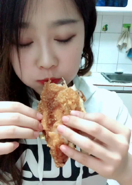 女生说想吃鸡排是什么意思？解读背后的深层含义与情感表达